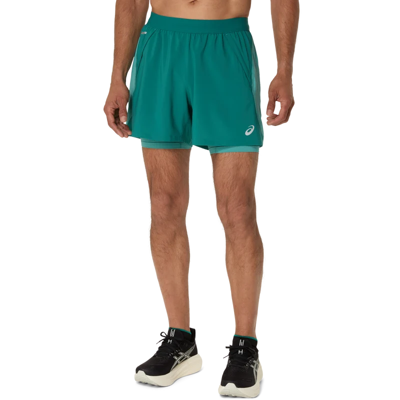 ASICS ROAD 2N1 5IN SHORT Laufshorts mit Kompressionssprinter